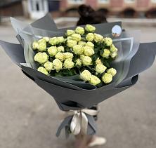 Букет Белые кустовые розы Солинеро в Казани