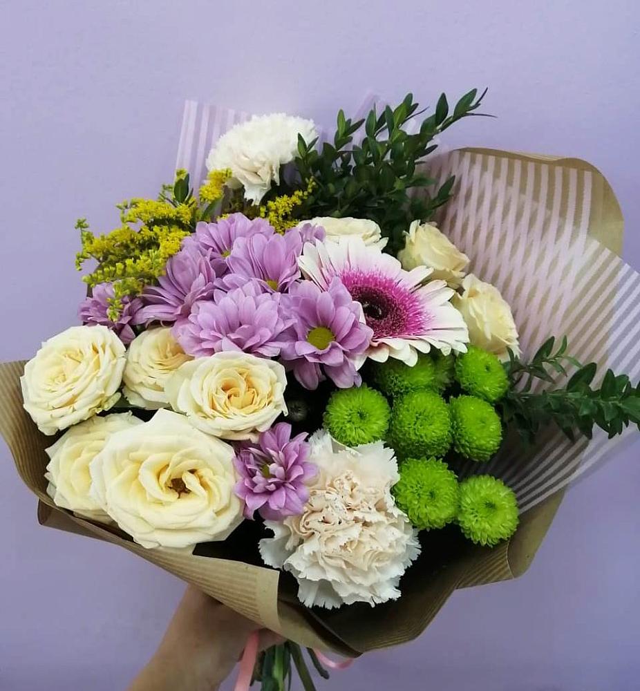 Букет цветов из: Хризантемы, Розы, Гвоздики и Герберы в Казани