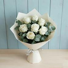 Букет Белые розы в Эвкалипте в Казани