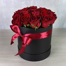 Цветочная композиция из Розы в шляпной коробке в Казани